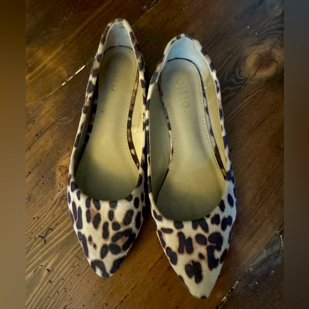 NWOT Ollio cheetah print ballet flats